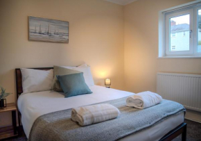 Spacious 4-bedroom home with free parking - Ideal for those working in Swansea